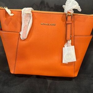 Michael Kors Jet Set Tote in Tangerine